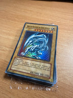 Dragón Blanco de Ojos Azules