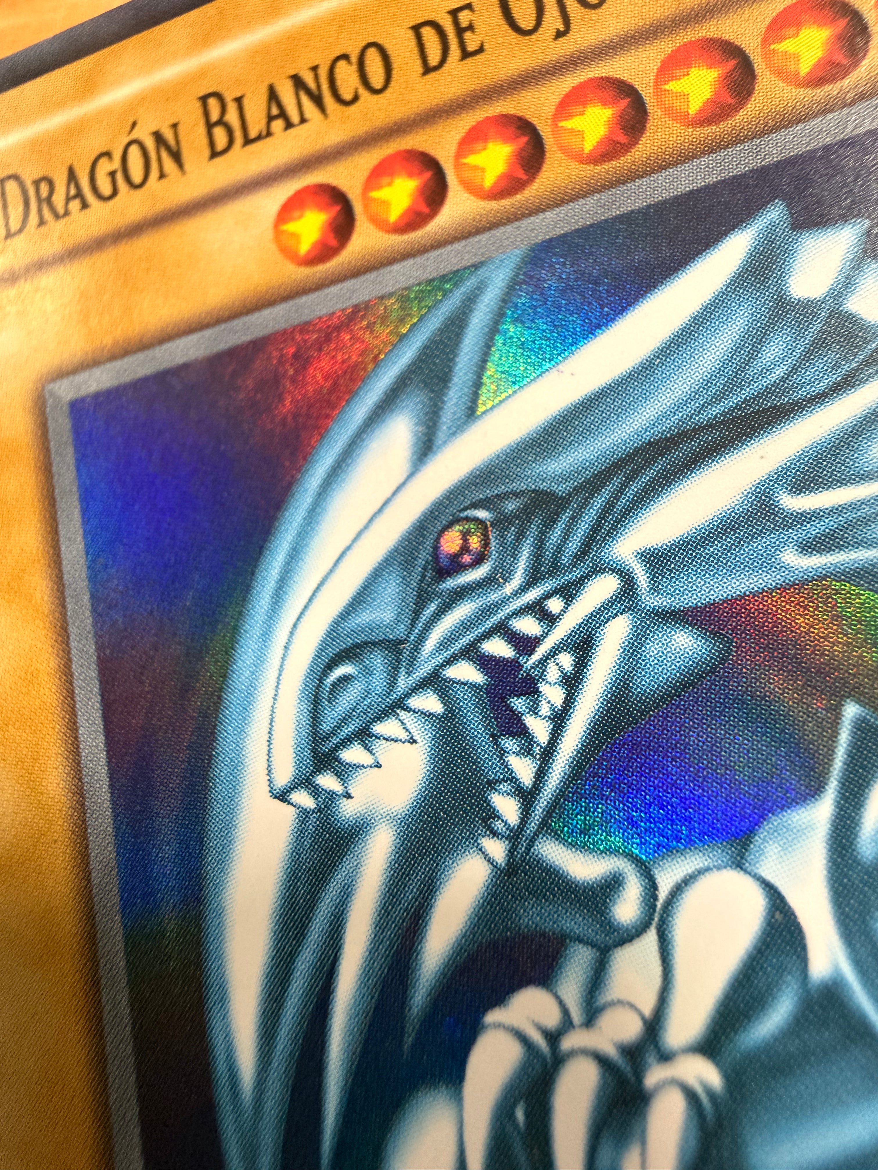 Dragón Blanco de Ojos Azules