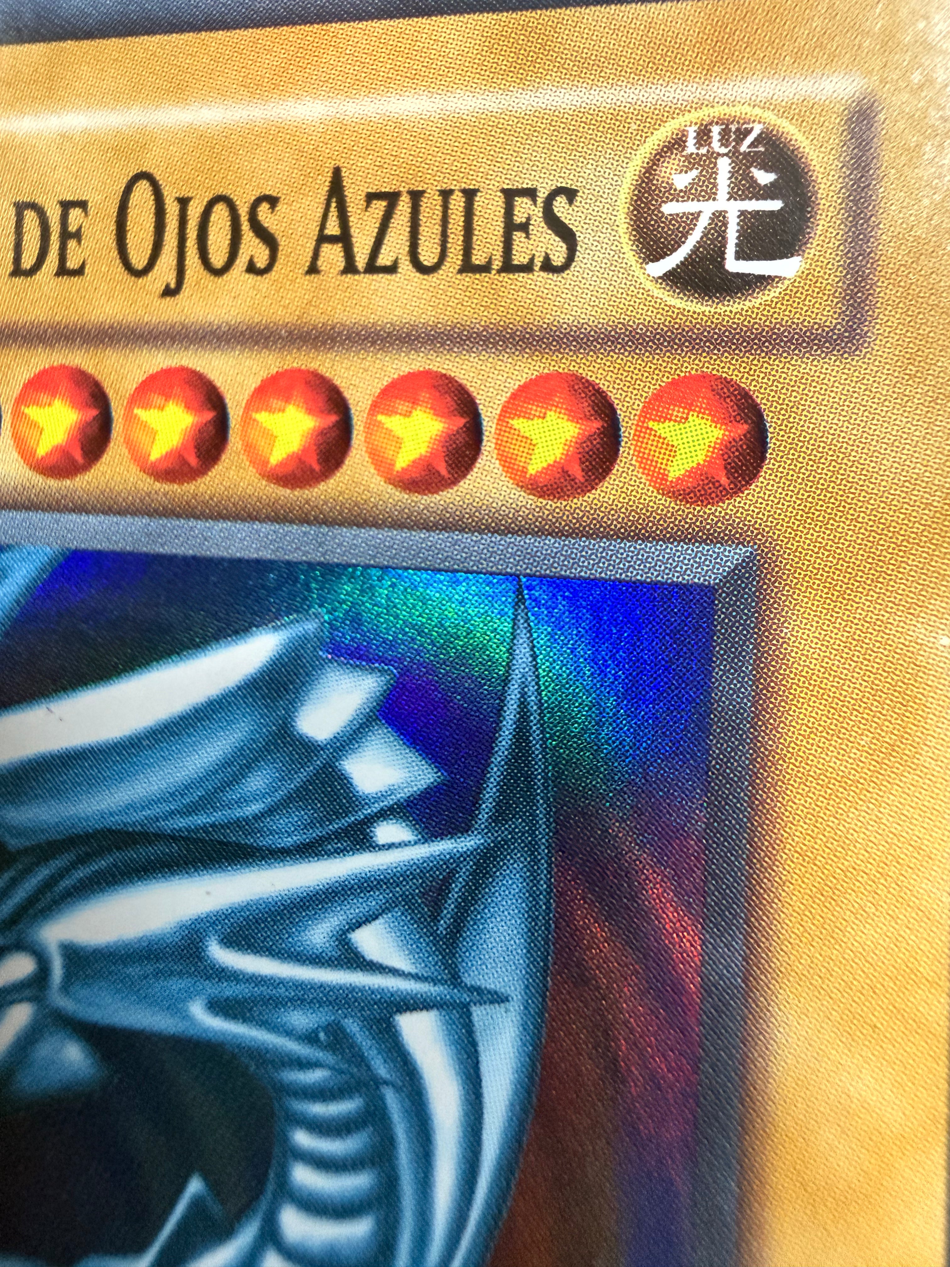 Dragón Blanco de Ojos Azules