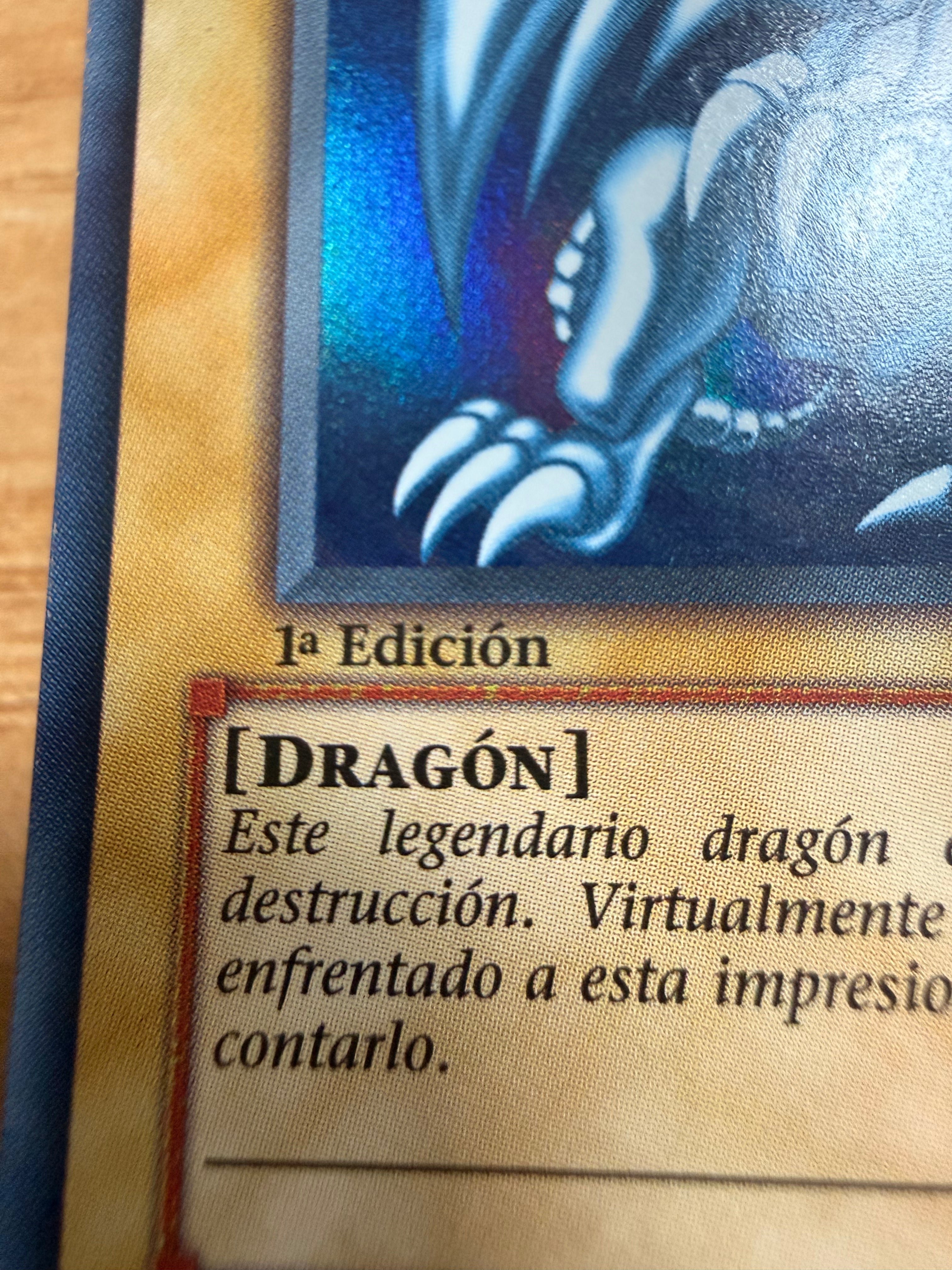 Dragón Blanco de Ojos Azules