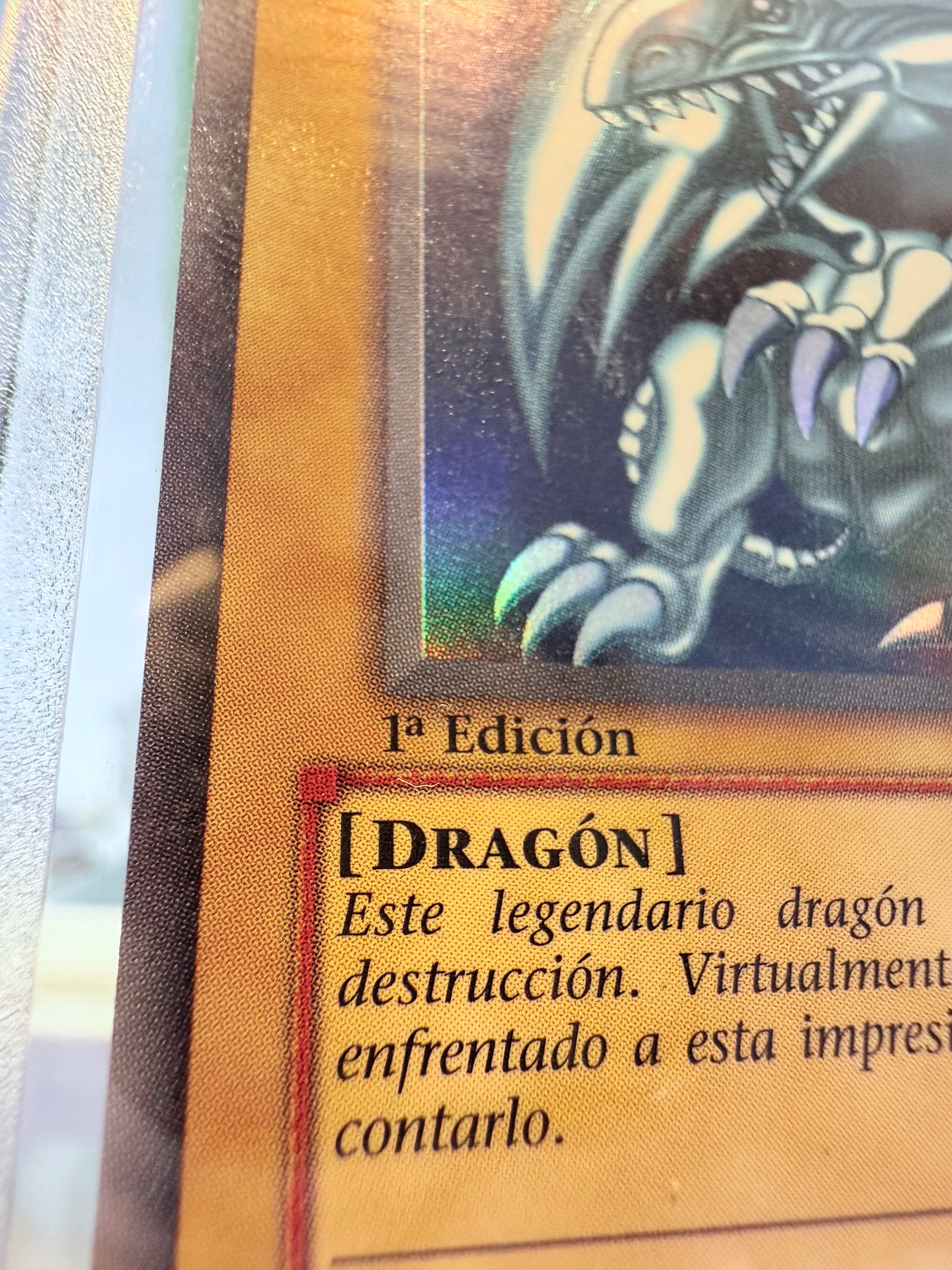 Dragón Blanco de Ojos Azules